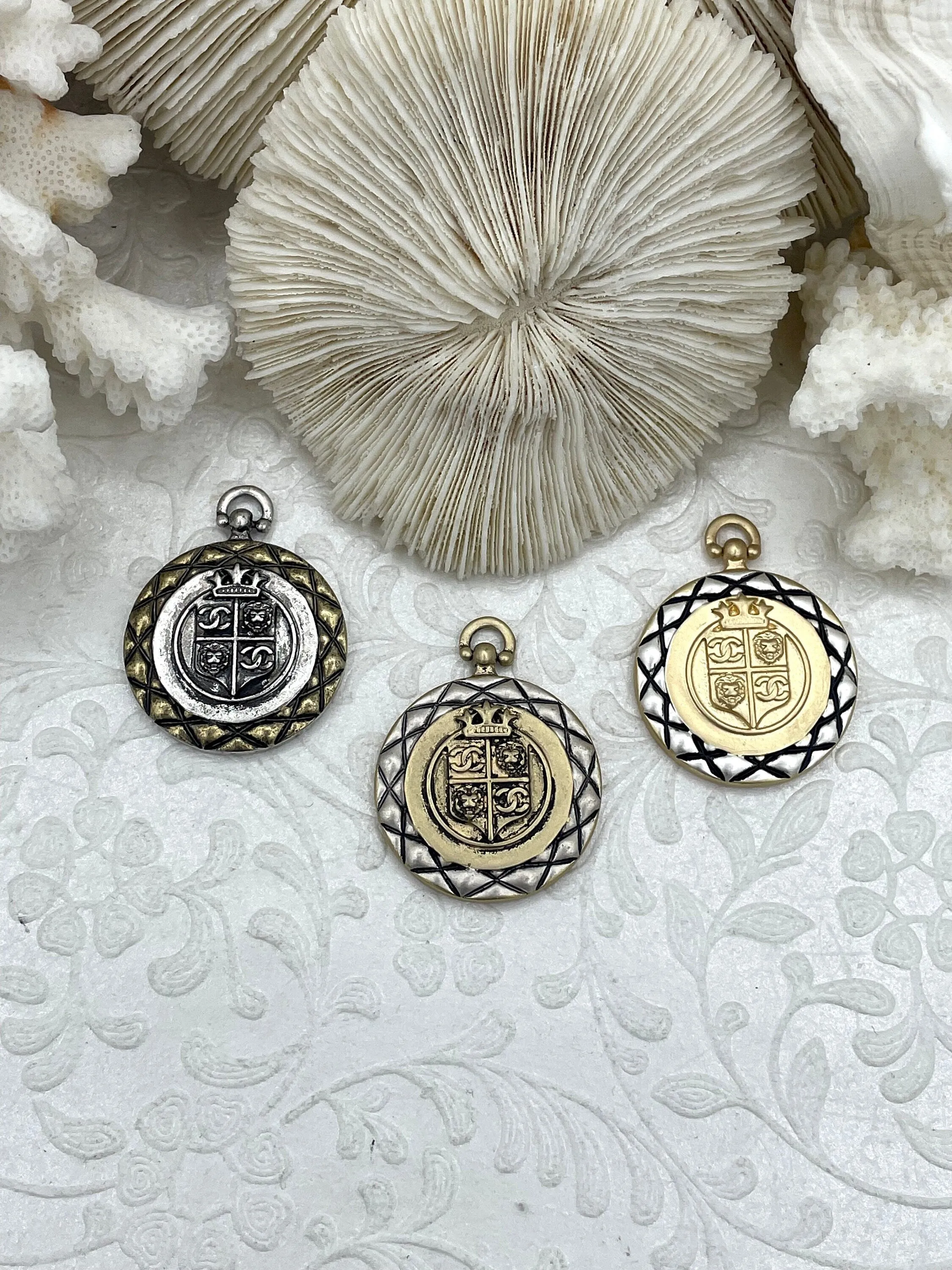 French Coin Pendant 30mm, Quilted Crown Lion Coin, Crown Medallion, Vintage Coin, Lion Coin, 3 Finishes,Coin Pendant, French Coin, Fast Ship